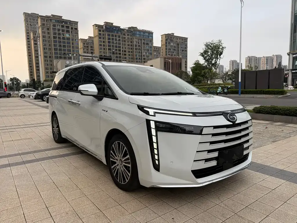 GAC Motor 传祺E8 PHEV — фото 6