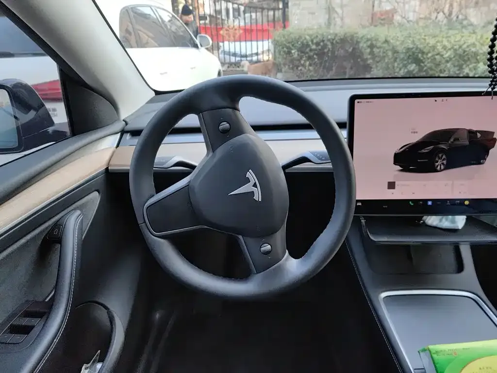 Tesla Model Y — фото 7