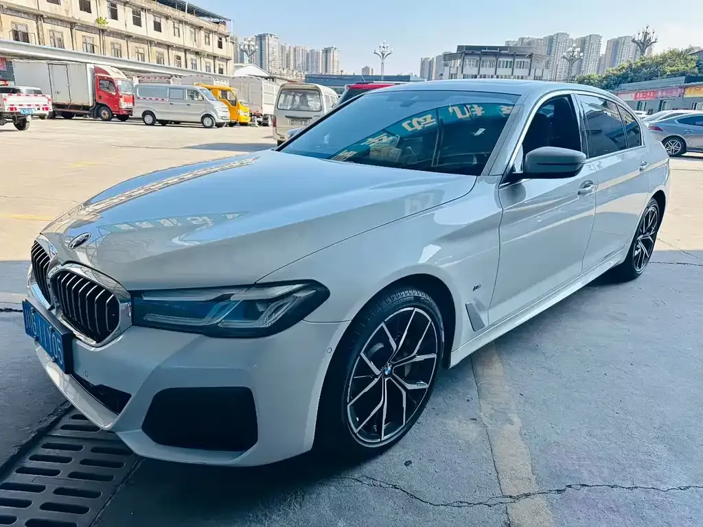BMW 5 Series — фото 1