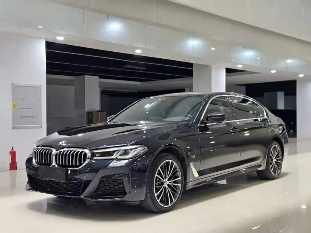 BMW 5 Series — фото 1