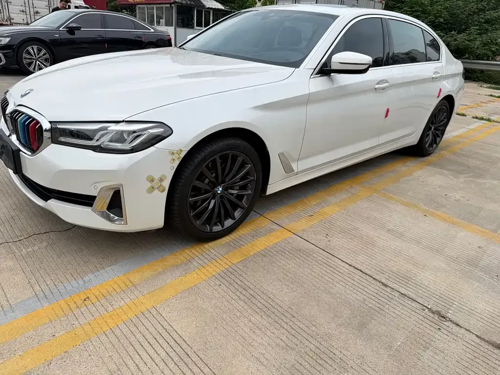 BMW 5 Series — фото 1