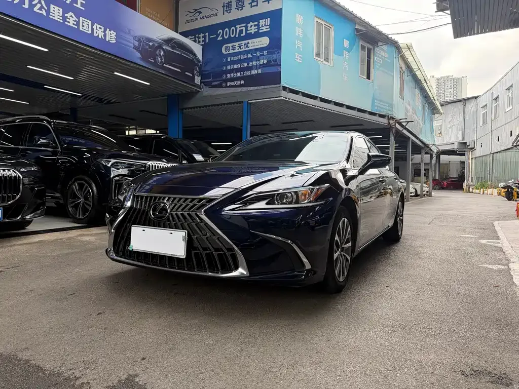 Lexus ES