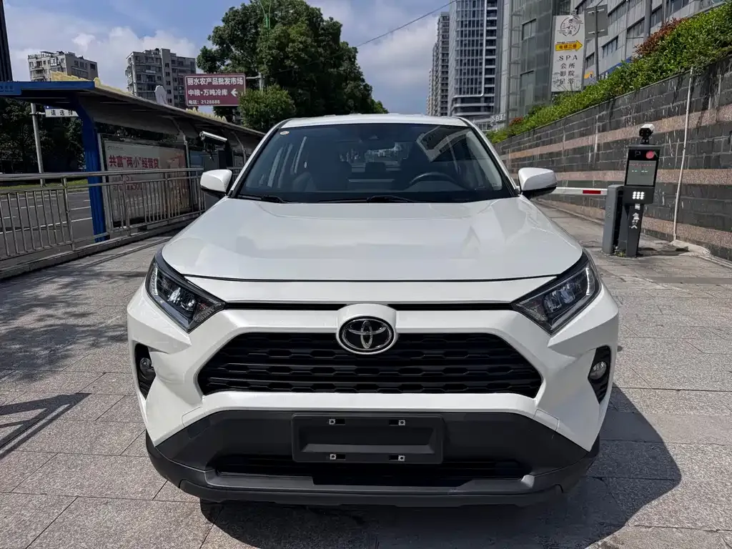 Toyota RAV4 — фото 3