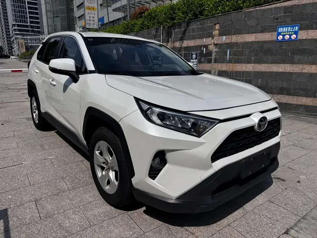 Toyota RAV4 — фото 6