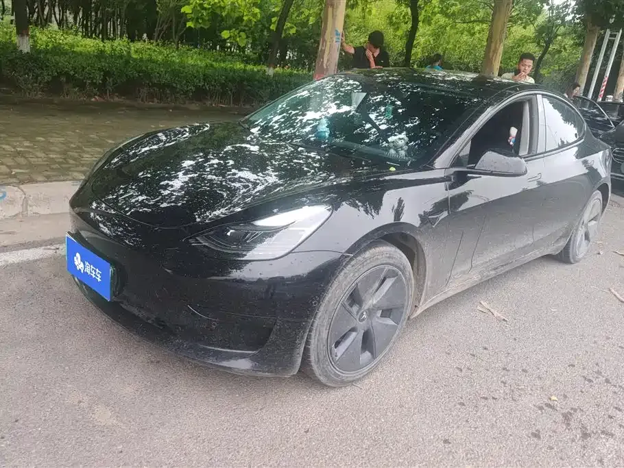 Tesla Model 3 — фото 1