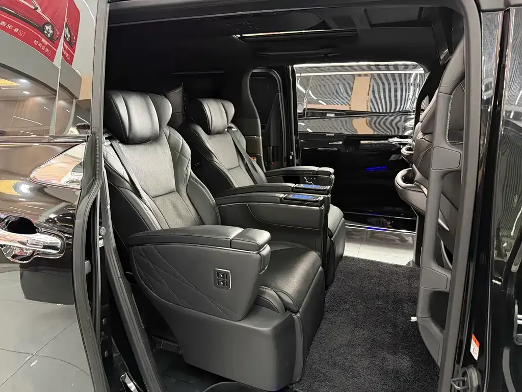 Toyota Alphard — фото 8