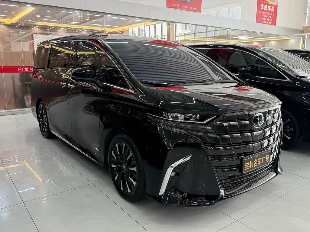 Toyota Alphard — фото 2