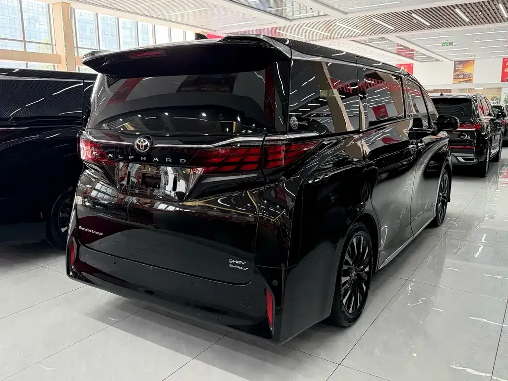 Toyota Alphard — фото 3