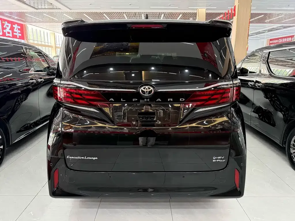 Toyota Alphard — фото 4