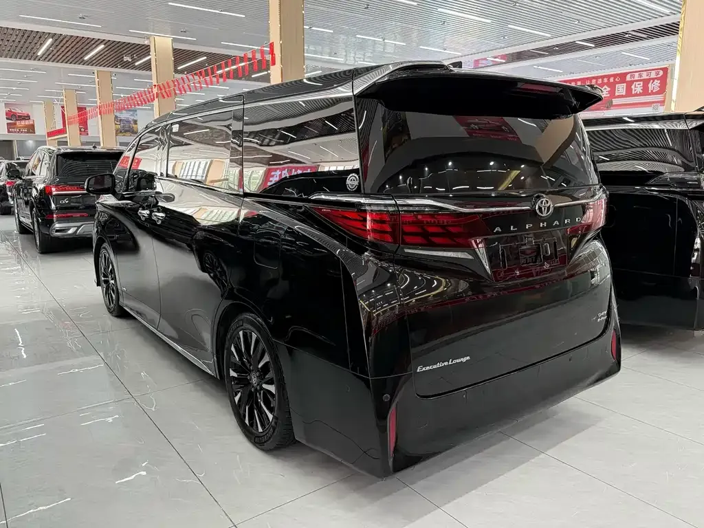 Toyota Alphard — фото 7