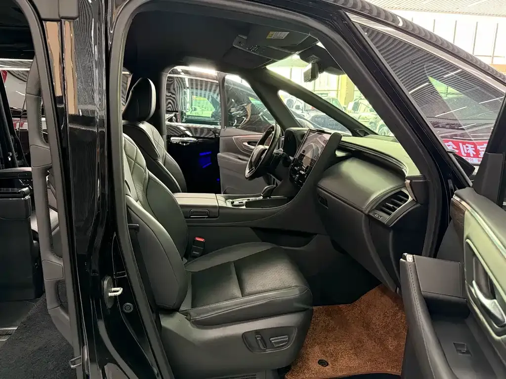 Toyota Alphard — фото 10
