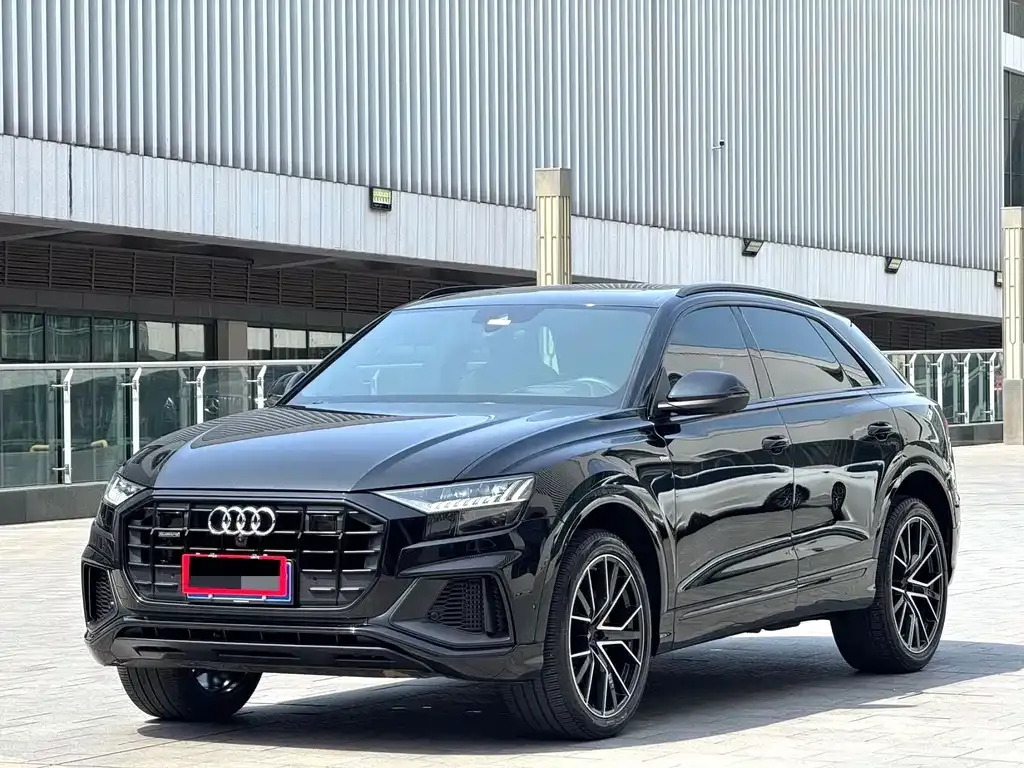 Audi Q8 — фото 1