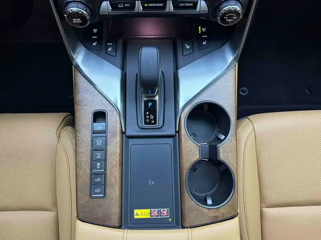 Lexus LX — фото 10