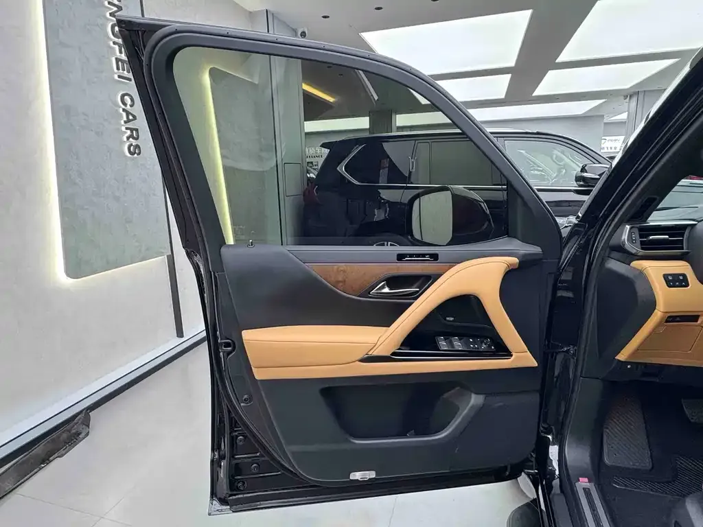 Lexus LX — фото 7