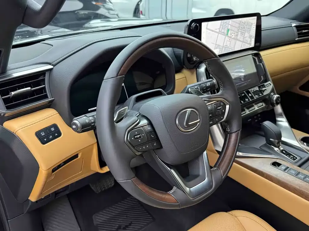 Lexus LX — фото 2