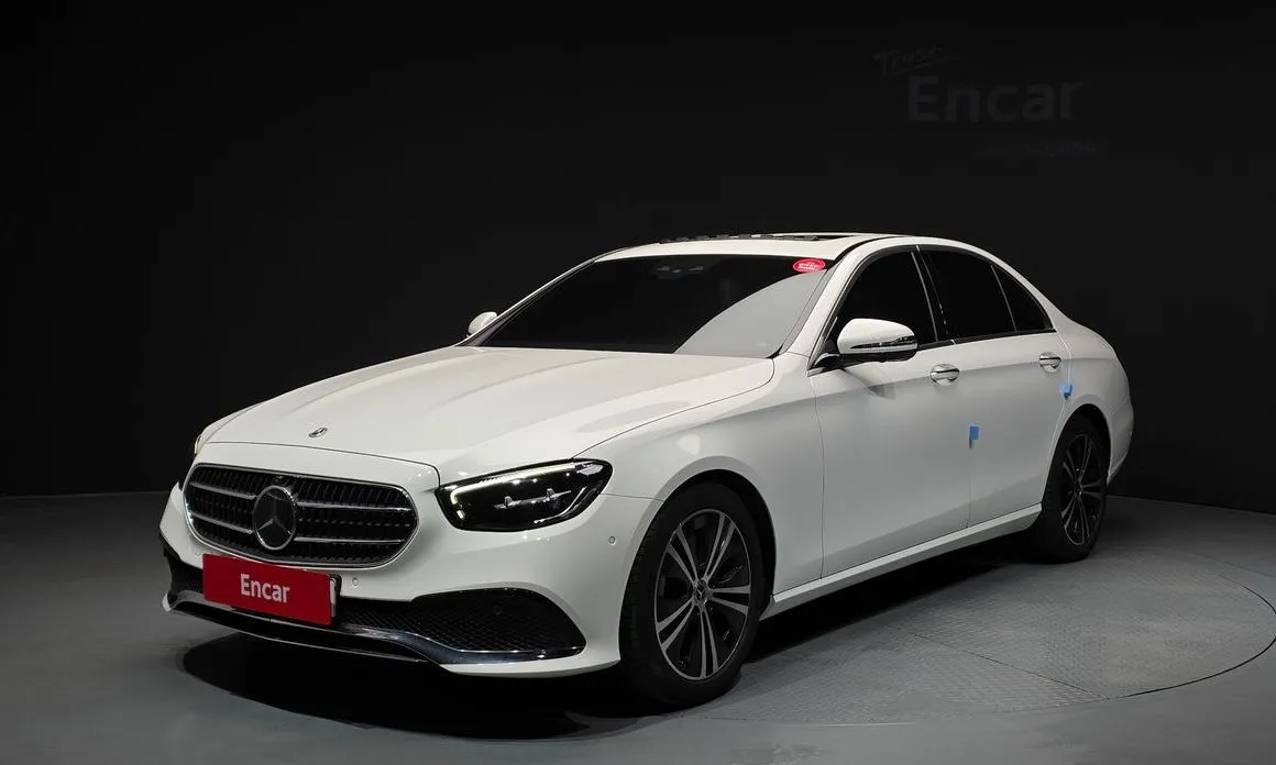 Mercedes-Benz E-Class — фото 1