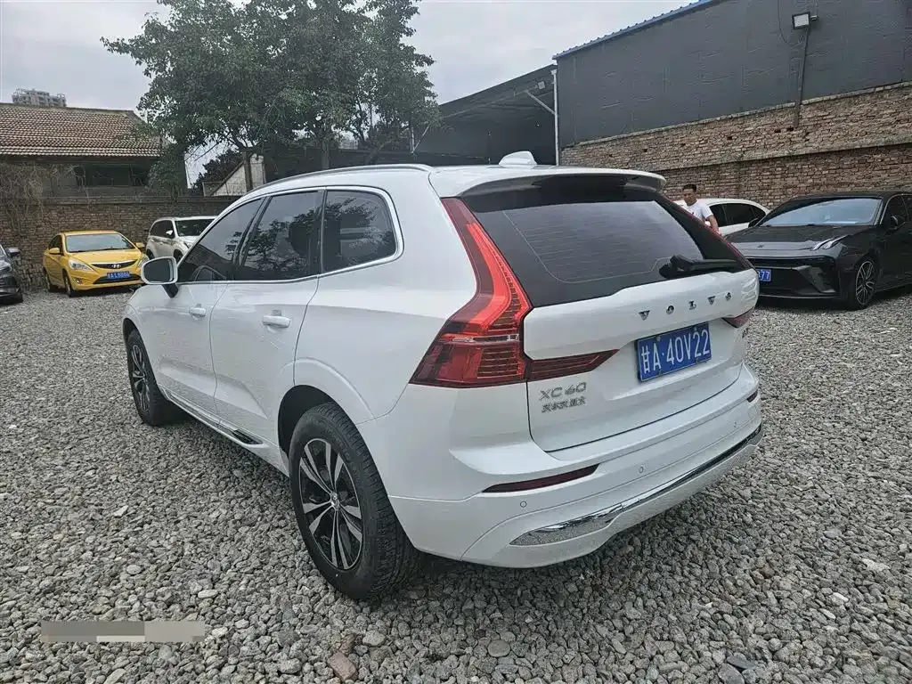 Volvo XC60 — фото 7
