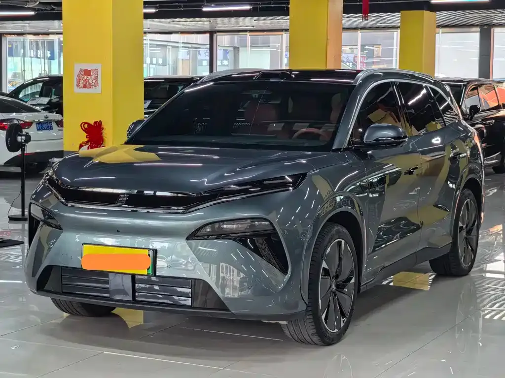 BYD Tang L — фото 1