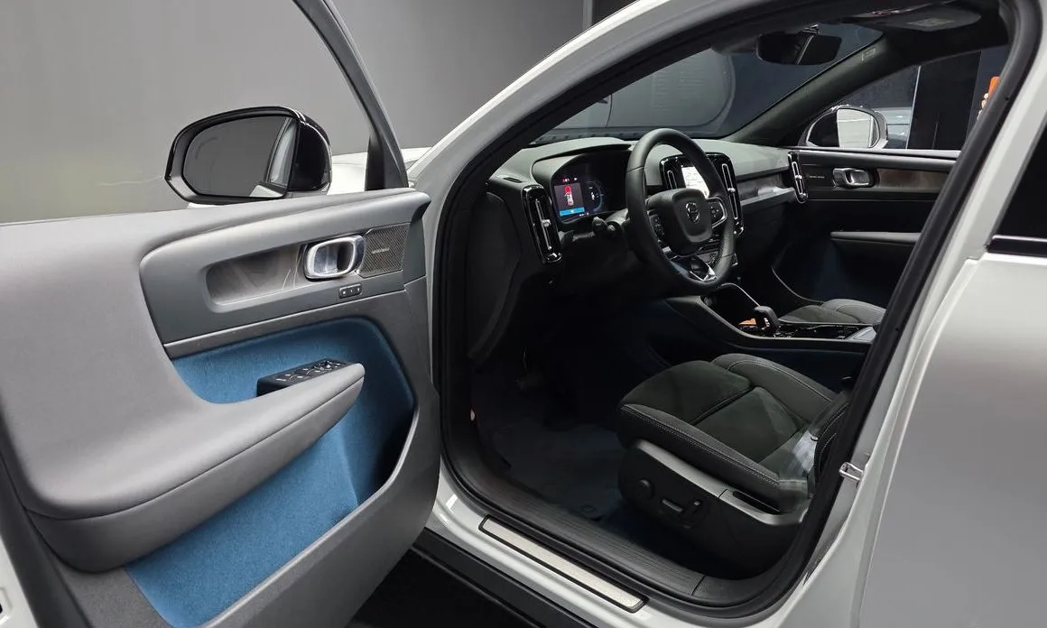 Volvo C40 2023 из KR, фото 10