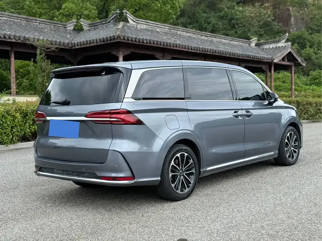 Roewe iMAX8 — фото 8