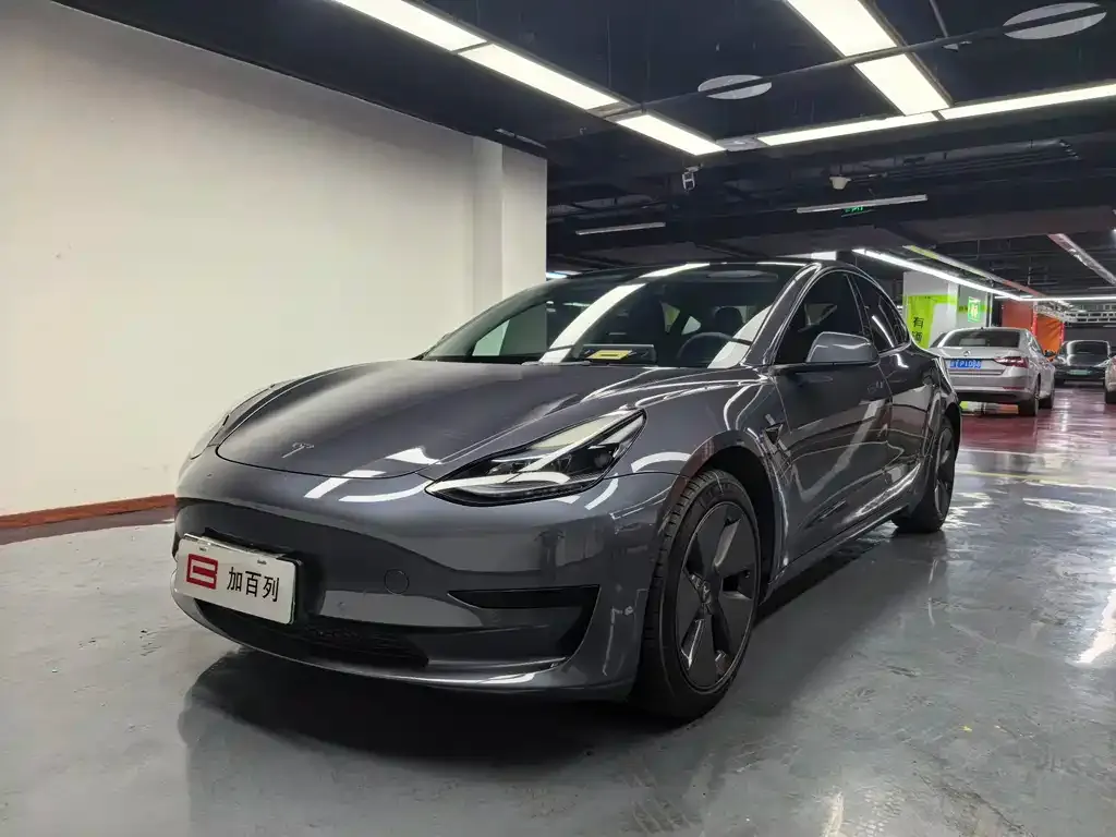 Tesla Model 3 — фото 1