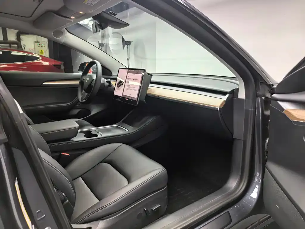 Tesla Model 3 — фото 4