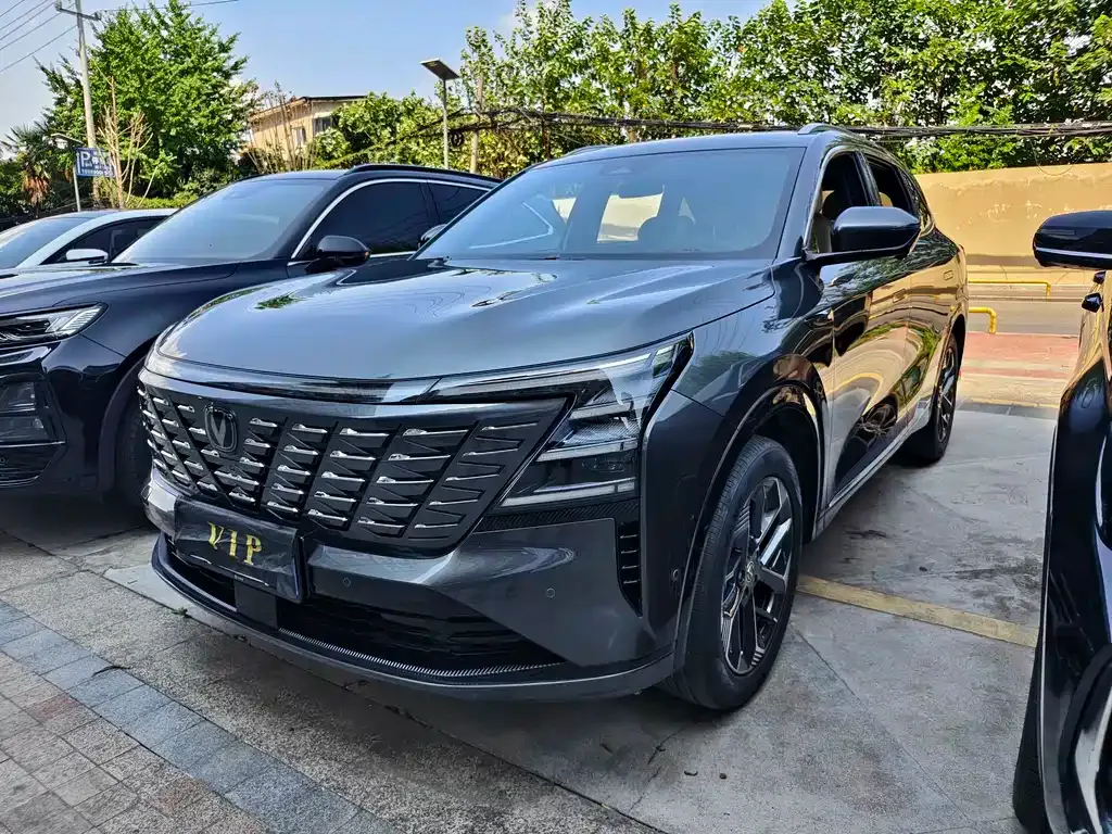 Changan CS75PLUS — фото 1