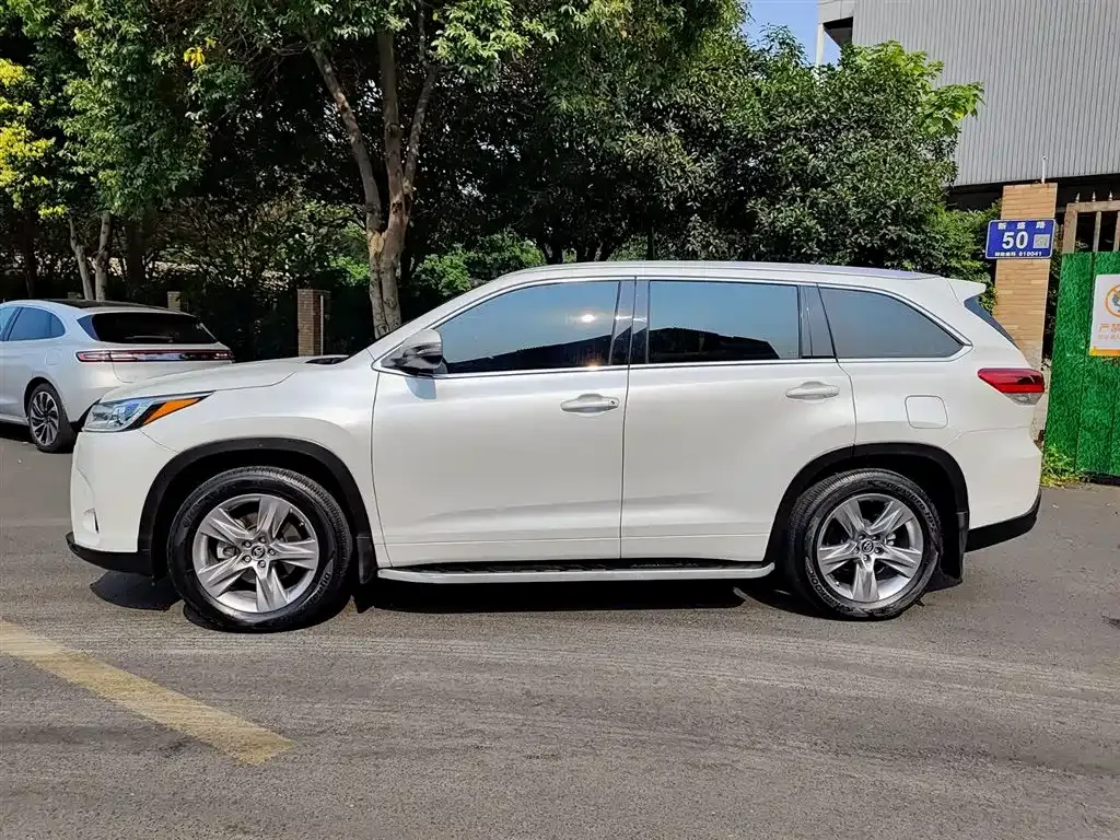 Toyota Highlander — фото 8