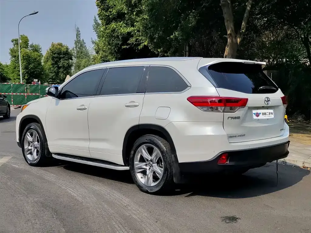 Toyota Highlander — фото 10