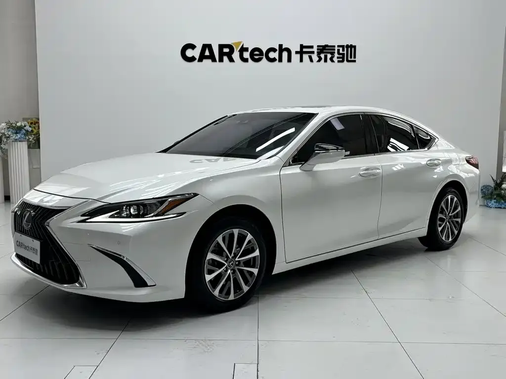 Lexus ES — фото 1
