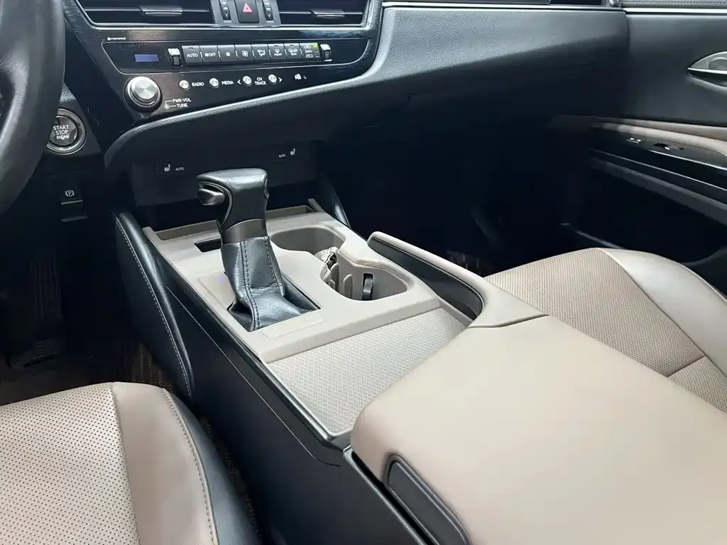 Lexus ES — фото 9