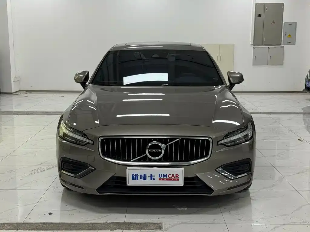Volvo S60 — фото 10