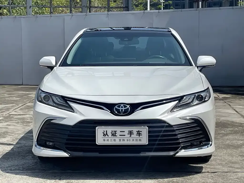 Toyota Camry — фото 5
