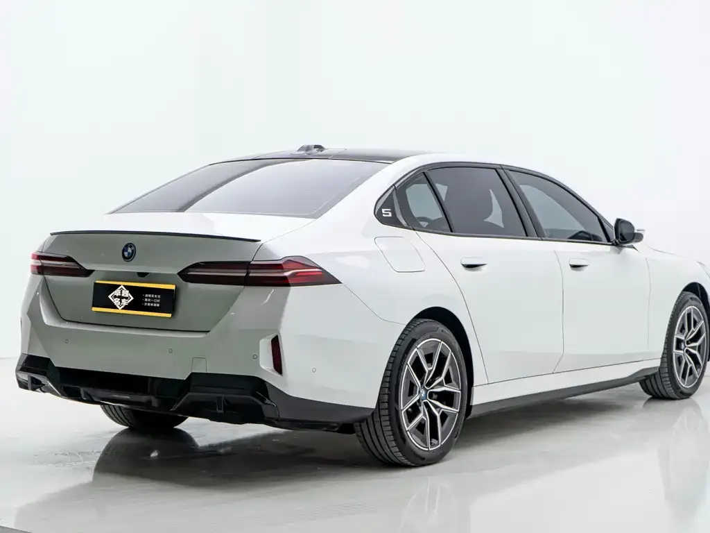 BMW i5 — фото 5