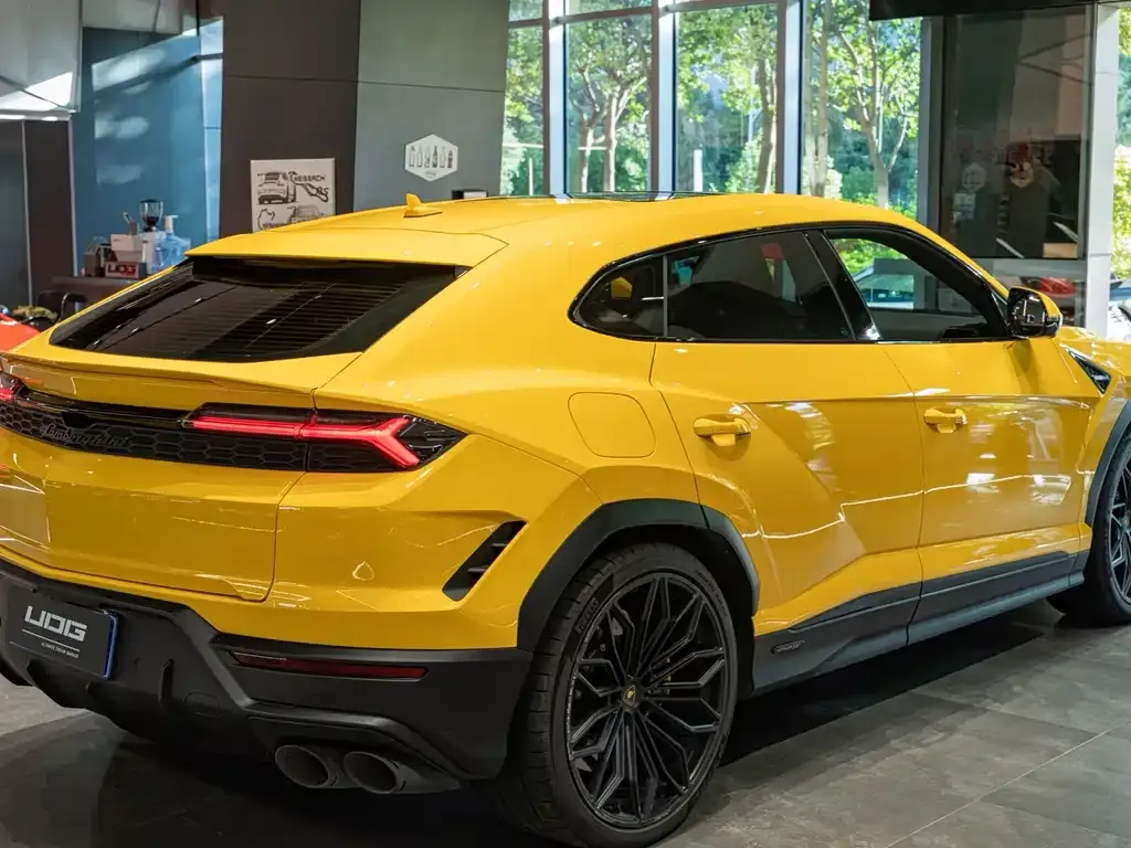 Lamborghini Urus SE — фото 9