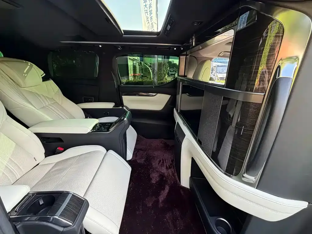 Lexus LM — фото 7