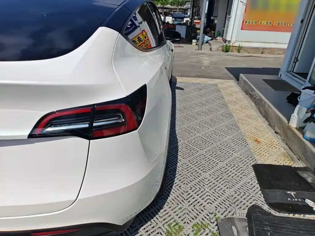 Tesla Model Y — фото 10