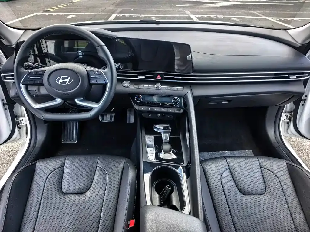 Hyundai Elantra — фото 4