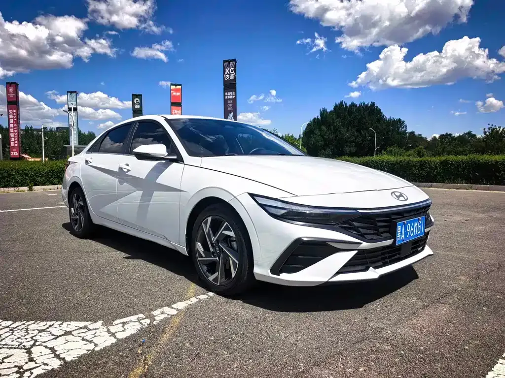 Hyundai Elantra — фото 10