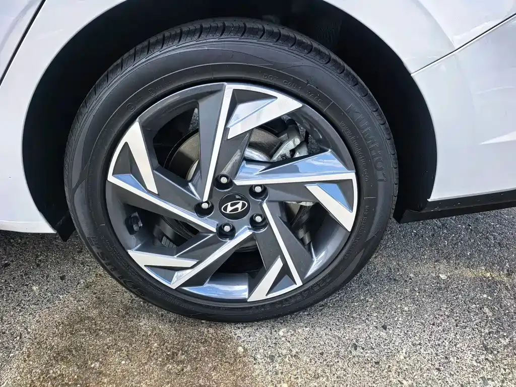 Hyundai Elantra — фото 5