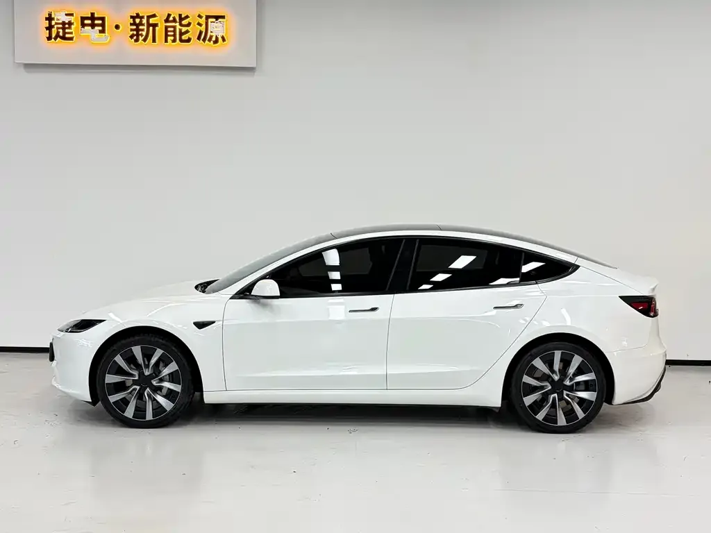 Tesla Model 3 — фото 4
