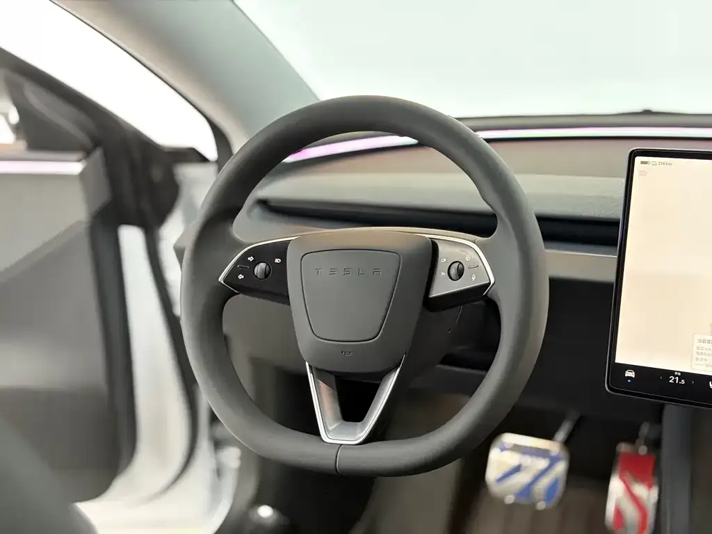 Tesla Model 3 — фото 3