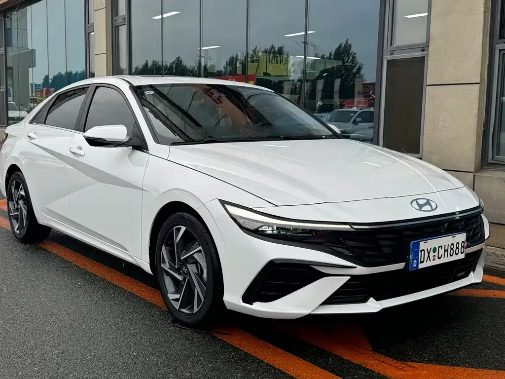 Hyundai Elantra — фото 2