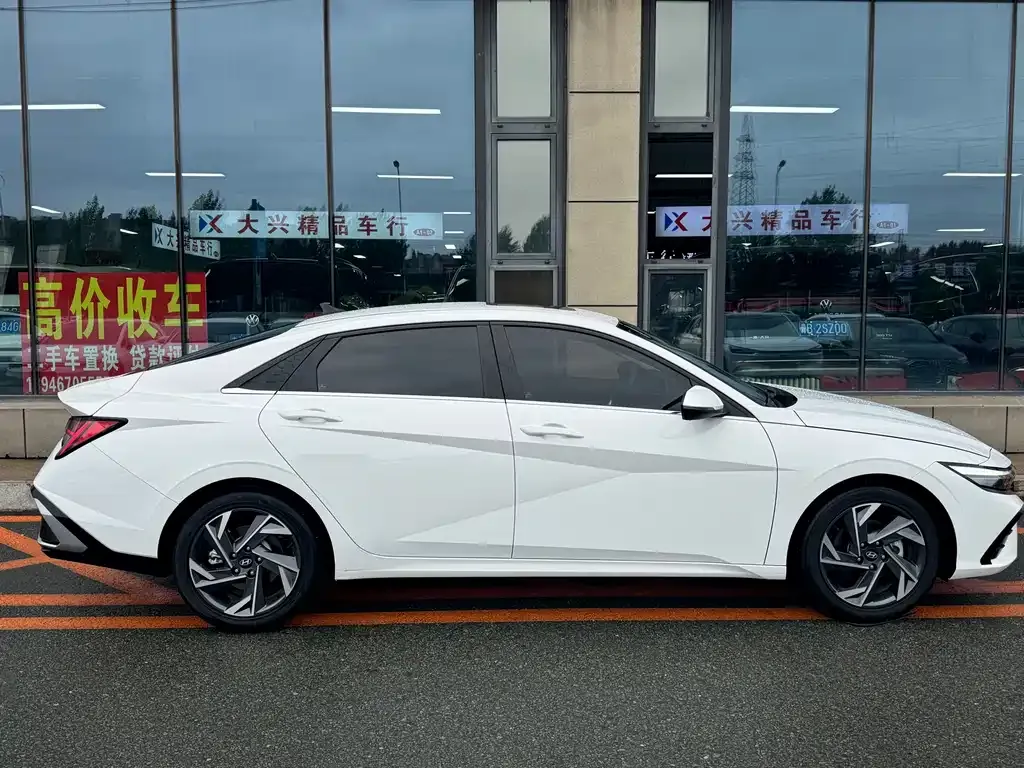 Hyundai Elantra — фото 9