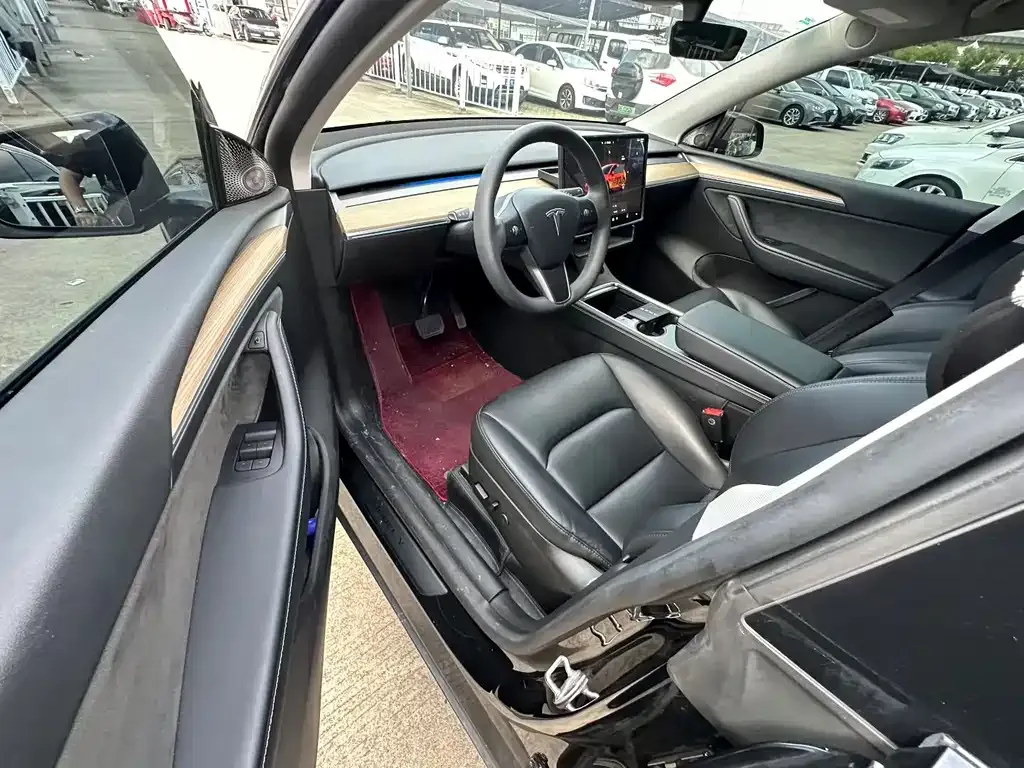 Tesla Model Y — фото 4