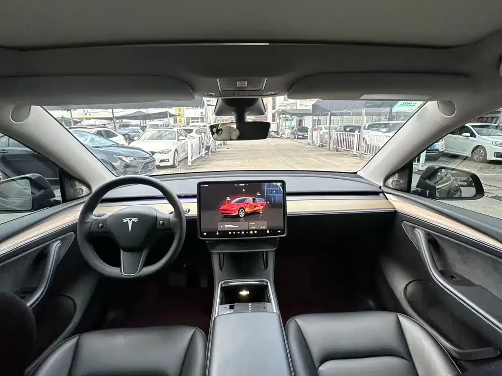 Tesla Model Y — фото 7