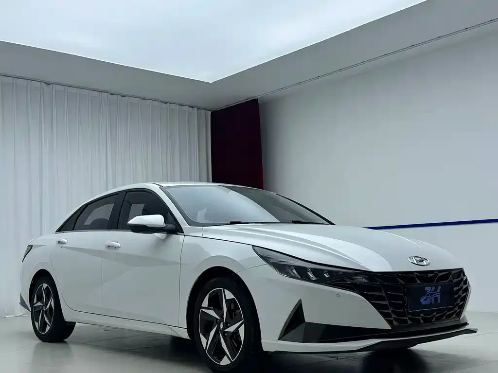 Hyundai Elantra — фото 6