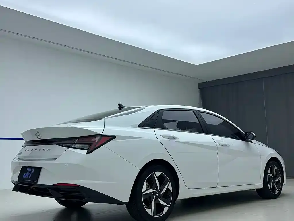 Hyundai Elantra — фото 2