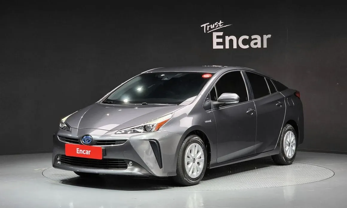 Toyota Prius — фото 1
