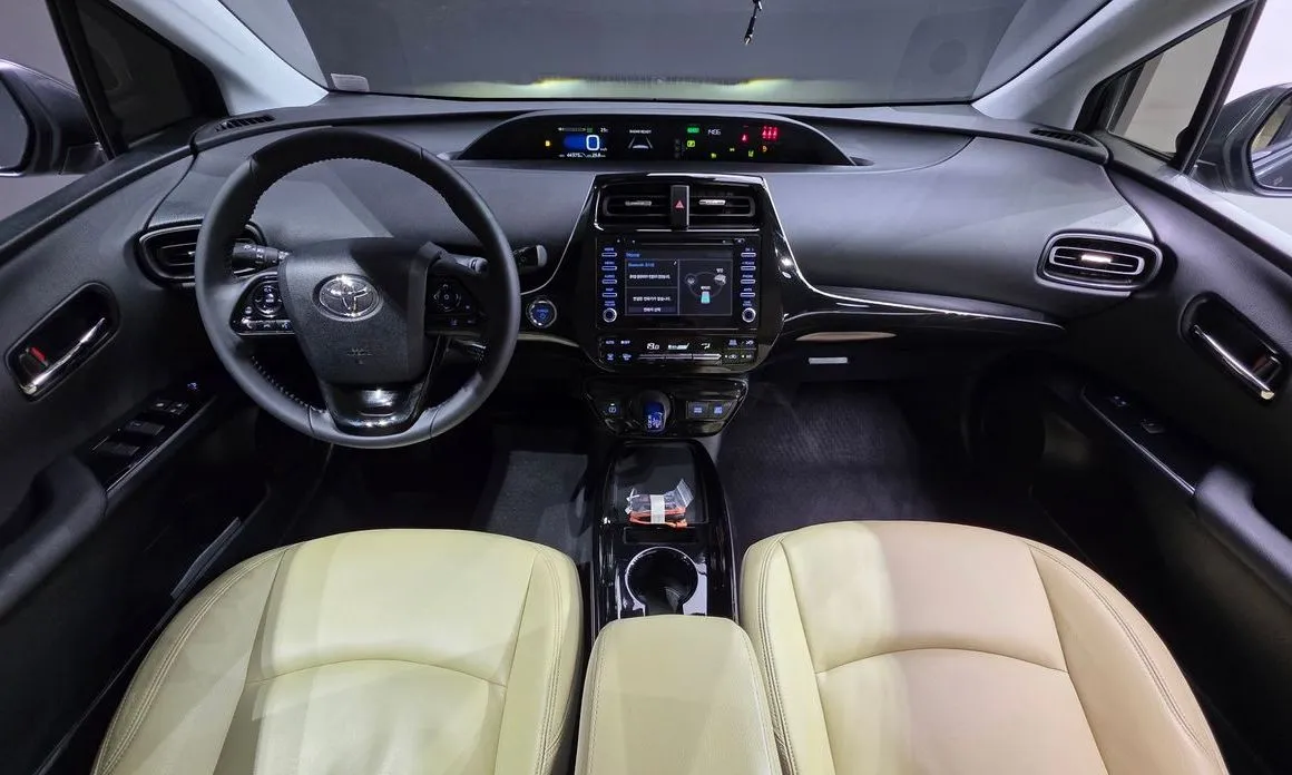 Toyota Prius — фото 8